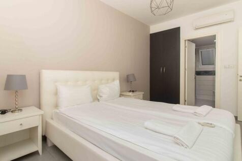 3-bedroom ground floor apartment &#43; communal pools &#43; indoor pool &#43; furnished &#43; air cons &#43; white goods &#43; private beach &#43; gym &#43; spa &#43; restaurant Image 9999 12