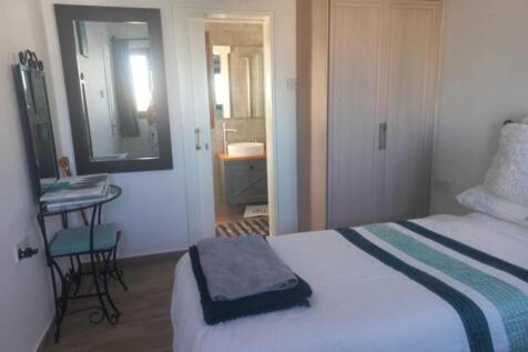 Stunning 4-Bedroom Sea View Villa with Luxurious Amenities and Beach Access Image 9999 13