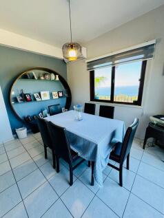 Stunning 3-Bedroom Coastal Apartment with Sea Views Image 9999 5