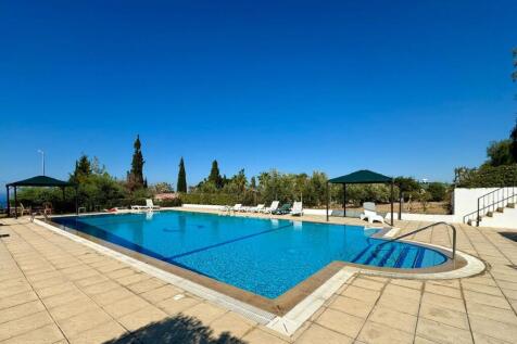 Stunning 3-Bedroom Coastal Apartment with Sea Views Image 9999 24