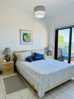 Stunning 3-Bedroom Coastal Apartment with Sea Views Image 9999 12