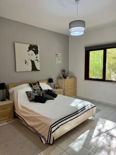 Stunning 3-Bedroom Coastal Apartment with Sea Views Image 9999 19
