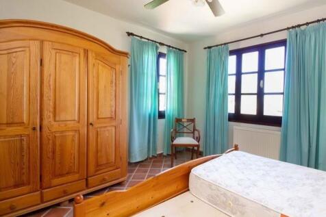 3 bedroom traditional villa &#43; central heating &#43; air conditioning &#43; amazing sea views &amp; mountain views &#43; Title deed in the owner?s name VAT paid Image 9999 20