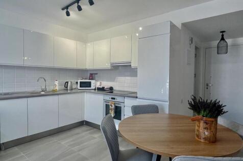 Sea View 1 Bedroom Apartment Fully Furnished with Private Beaches and Facilities onsite Image 9999 10