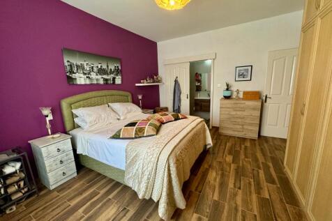 Luxurious 3-Bedroom Apartment in Kucuk Erenkoy with Modern Amenities and Stunning Outdoor Spaces Image 9999 16