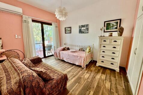 Luxurious 3-Bedroom Apartment in Kucuk Erenkoy with Modern Amenities and Stunning Outdoor Spaces Image 9999 22