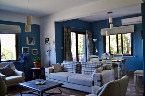Luxurious 3-Bedroom Apartment in Kucuk Erenkoy with Modern Amenities and Stunning Outdoor Spaces Image 9999 13