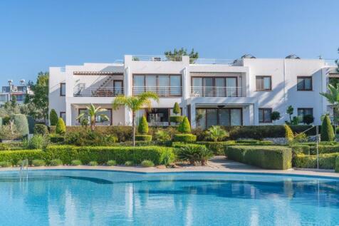 Paradise Found: Luxurious 3-Bedroom Garden Apartment with Spectacular Views Image 9999 5