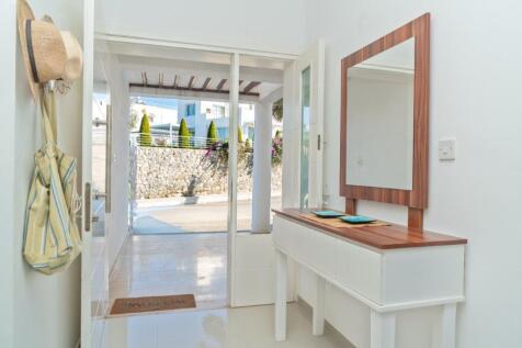 Paradise Found: Luxurious 3-Bedroom Garden Apartment with Spectacular Views Image 9999 8