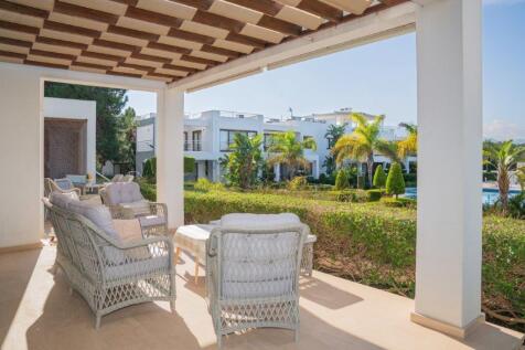 Paradise Found: Luxurious 3-Bedroom Garden Apartment with Spectacular Views Image 9999 23