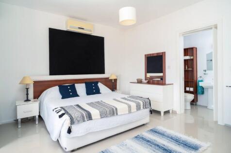 Paradise Found: Luxurious 3-Bedroom Garden Apartment with Spectacular Views Image 9999 12