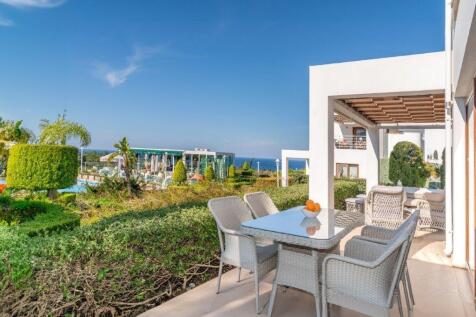 Paradise Found: Luxurious 3-Bedroom Garden Apartment with Spectacular Views Image 9999 24