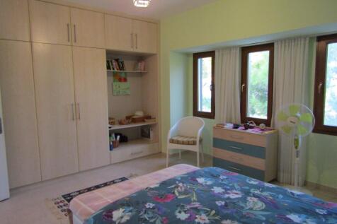 Beautiful Private Villa with Pool and Elevated Sea Views Image 9999 15