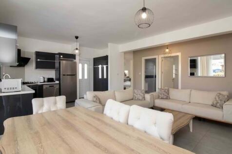 3-bedroom ground floor apartment &#43; communal pools &#43; indoor pool &#43; furnished &#43; air cons &#43; white goods &#43; private beach &#43; gym &#43; spa &#43; restaurant Image 9999 3