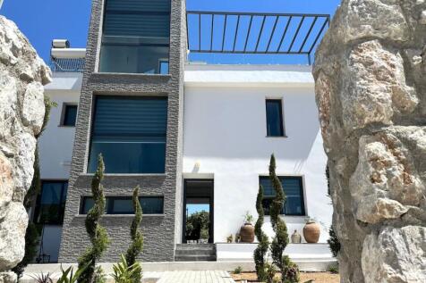 LAST 4 UNITS Stunning Marina Park Villa with incredible 360 degree Sea and Mountain Views 3 and 4 Bed Options Image 84 1