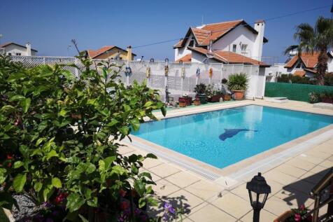 4 bedroom seaside villa with pool and sea views in excellent condition Image 9999 2