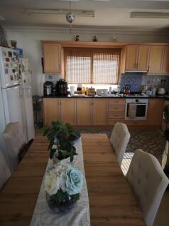 4 bedroom seaside villa with pool and sea views in excellent condition Image 9999 13