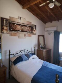 4 bedroom seaside villa with pool and sea views in excellent condition Image 9999 23