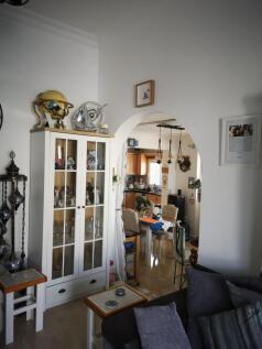4 bedroom seaside villa with pool and sea views in excellent condition Image 9999 8