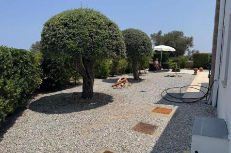 Charming 2 Bedroom Bungalow with Mature Garden &amp; Roof Terrace in Alagadi Image 9999 23