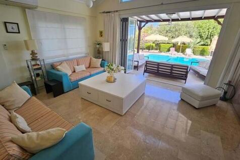A beautiful 3 bedroom resale villa 10m x 5m heated swimming pool, fully furnished,Title deed in the owner?s name VAT paid Image 9999 4