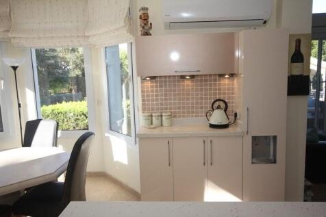 A beautiful 3 bedroom resale villa 10m x 5m heated swimming pool, fully furnished,Title deed in the owner?s name VAT paid Image 9999 9