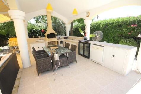 A beautiful 3 bedroom resale villa 10m x 5m heated swimming pool, fully furnished,Title deed in the owner?s name VAT paid Image 9999 16