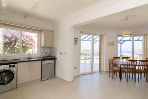 4 bedroom villa &#43; 8m x 4m swimming pool &#43; furnished &#43; air conditioning &#43; sea views &#43; Title deeds in the owner?s name VAT paid Image 9999 6