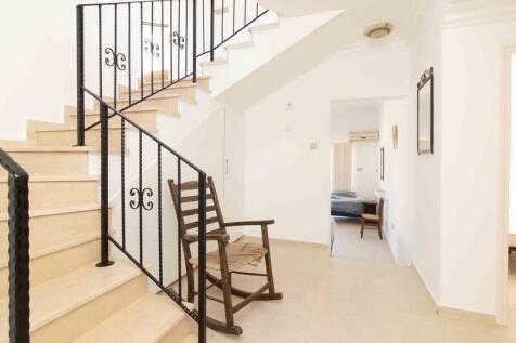 4 bedroom villa &#43; 8m x 4m swimming pool &#43; furnished &#43; air conditioning &#43; sea views &#43; Title deeds in the owner?s name VAT paid Image 9999 12