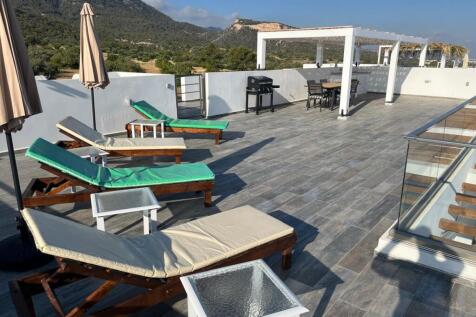 Outsanding 3 Bedroom Custom Penthouse Fully Furnished with Sea &amp; Mountain Views Image 9999 4