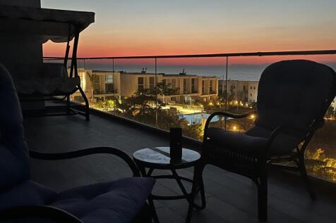 Outsanding 3 Bedroom Custom Penthouse Fully Furnished with Sea &amp; Mountain Views Image 9999 26