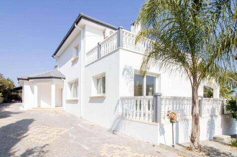 4 bedroom resale villa &#43; swimming pool &#43; central heating &#43; air conditioning &#43; Title deed in the owner?s name VAT paid  Image 9999 24