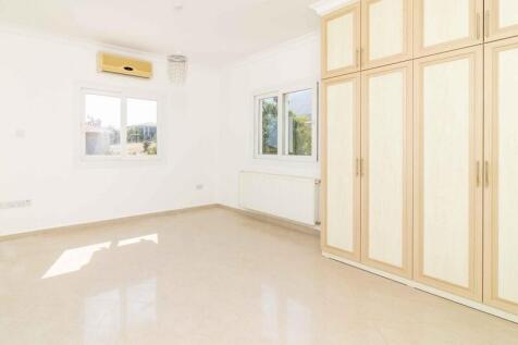 4 bedroom resale villa &#43; swimming pool &#43; central heating &#43; air conditioning &#43; Title deed in the owner?s name VAT paid  Image 9999 19