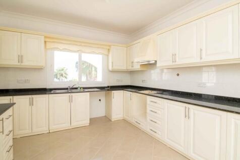 4 bedroom resale villa &#43; swimming pool &#43; central heating &#43; air conditioning &#43; Title deed in the owner?s name VAT paid  Image 9999 10