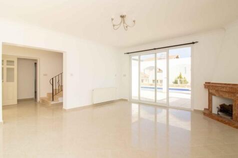 4 bedroom resale villa &#43; swimming pool &#43; central heating &#43; air conditioning &#43; Title deed in the owner?s name VAT paid  Image 9999 5