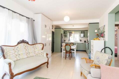 Beautiful 2 bedroom resale bungalow &#43; fully furnished &#43; roof terrace &#43; fully renovated &#43; communal swimming pool &#43; Title deed in the owner?s name VAT paid Image 9999 6