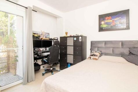 Beautiful 2 bedroom resale bungalow &#43; fully furnished &#43; roof terrace &#43; fully renovated &#43; communal swimming pool &#43; Title deed in the owner?s name VAT paid Image 9999 14