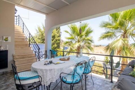 Beautiful 2 bedroom resale bungalow &#43; fully furnished &#43; roof terrace &#43; fully renovated &#43; communal swimming pool &#43; Title deed in the owner?s name VAT paid Image 9999 4