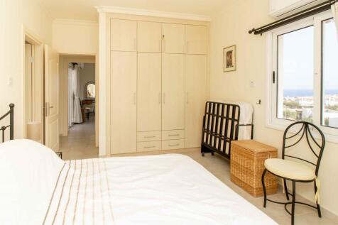 3-bedroom resale fully furnished semi-detached townhouse &#43; communal pool &#43; large terrace with sea views &#43; walking distance to the beach Image 9999 18