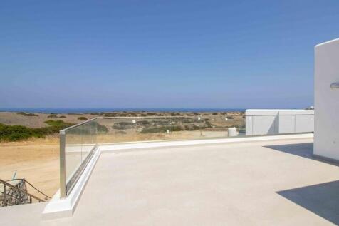 Brand new 3 bedroom contemporary designed resale villa &#43; located on top of a beautiful sandy beach &#43; sea views Image 9999 24