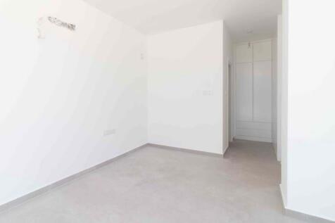 Brand new 3 bedroom contemporary designed resale villa &#43; located on top of a beautiful sandy beach &#43; sea views Image 9999 17