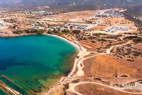Brand new 3 bedroom contemporary designed resale villa &#43; located on top of a beautiful sandy beach &#43; sea views Image 9999 2