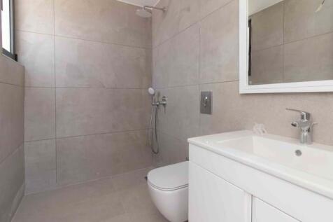Brand new 3 bedroom contemporary designed resale villa &#43; located on top of a beautiful sandy beach &#43; sea views Image 9999 11