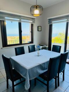 Stunning 3-Bedroom Coastal Apartment with Sea Views Image 9999 21