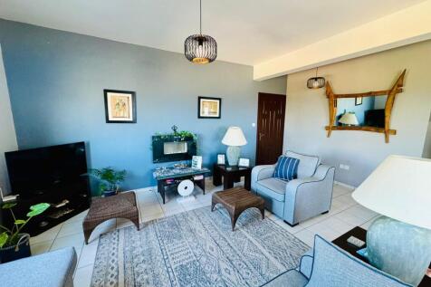 Stunning 3-Bedroom Coastal Apartment with Sea Views Image 9999 25