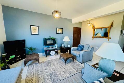 Stunning 3-Bedroom Coastal Apartment with Sea Views Image 9999 23