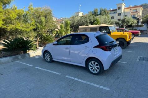 Stunning 3-Bedroom Coastal Apartment with Sea Views Image 9999 24