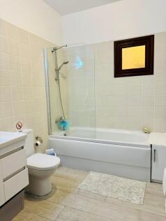 Stunning 3-Bedroom Coastal Apartment with Sea Views Image 9999 13