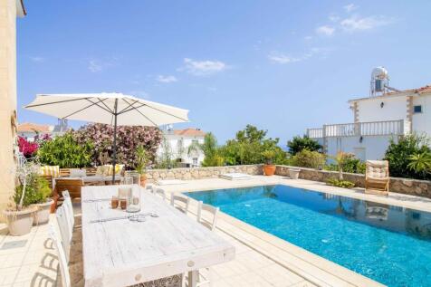 3-bedroom resale villa &#43; recently renovated &#43; renovated new pool &#43;  sea &amp; mountain views Image 9999 30