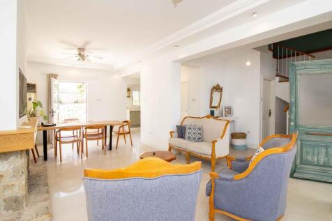 3-bedroom resale villa &#43; recently renovated &#43; renovated new pool &#43;  sea &amp; mountain views Image 9999 5
